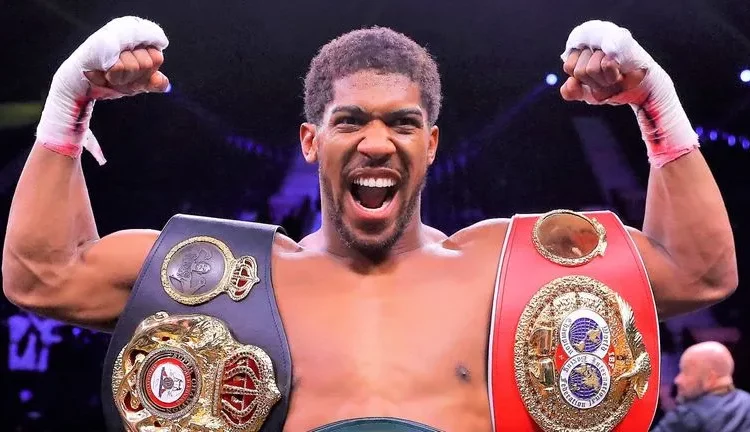 Anthony Joshua Suffers Mysterious Injury